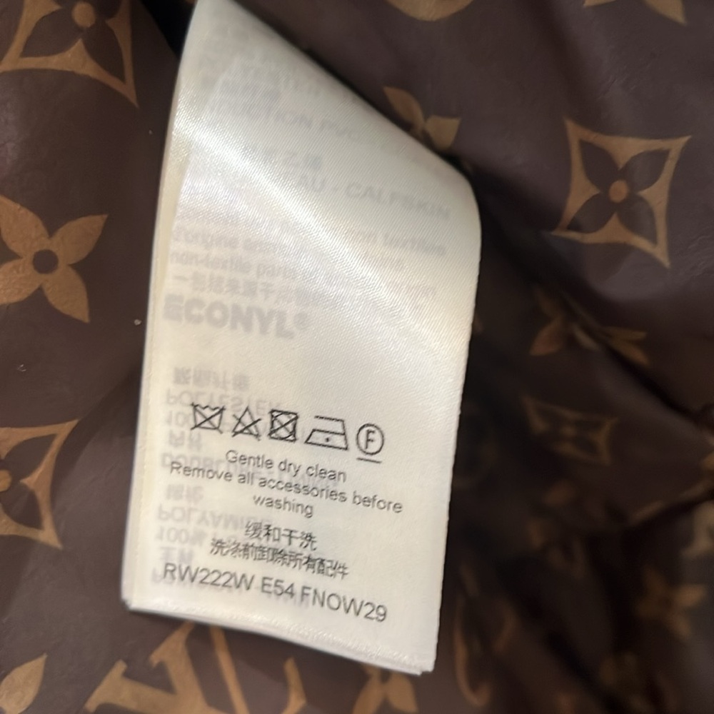 Louis Vuitton coat - Picture 11 of 16